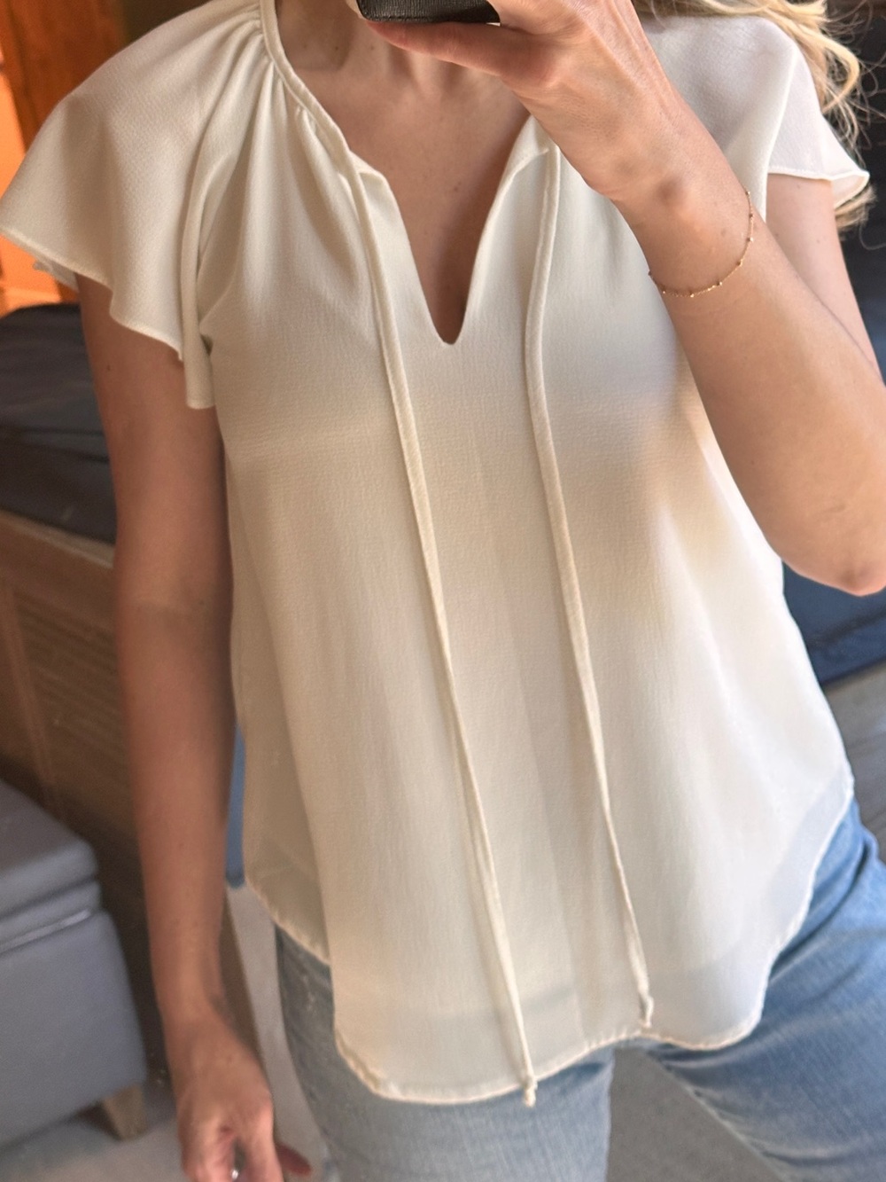 2/$10 or 3/$12 ❤️ Vici White Flutter Sleeve Blouse Gauze Material Size Small